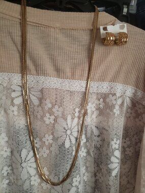 Julia b high shine liquid goldtone Necklace. Goldtone Earrings.